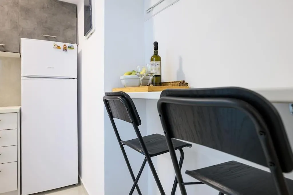 Rizari Cozy Apartment-1